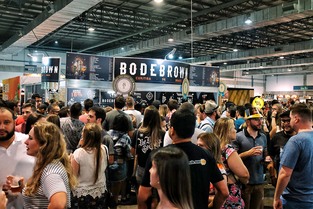 O concorrido estande da Bodebrown no Festival Brasileiro da Cerveja, em 2018. Foto: Augusto Fontes.
